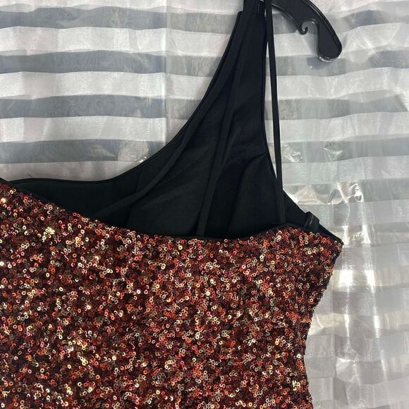 Milano Amber Sequin One Shoulder Formal Deess - Picture 4 of 5